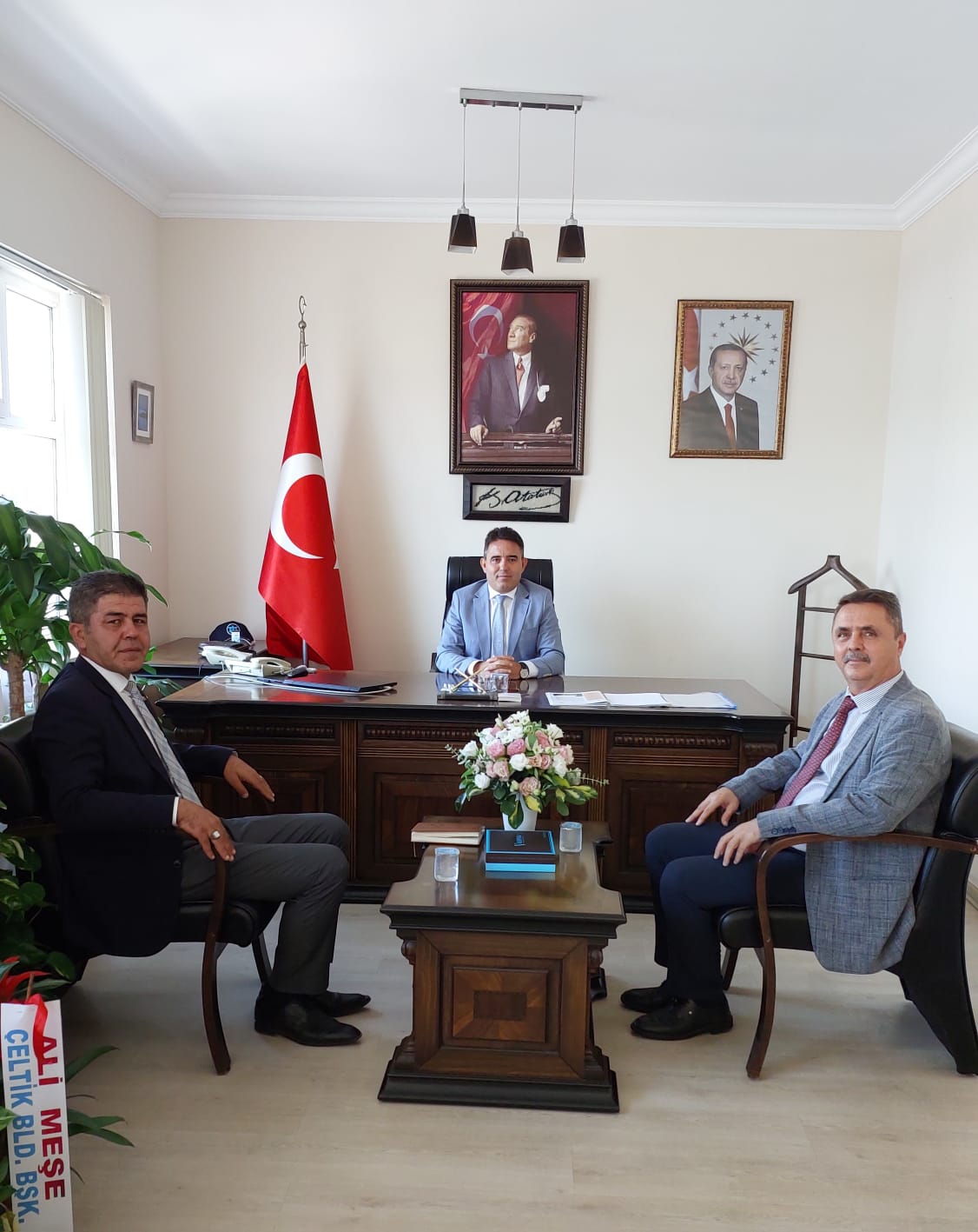 Muğla Gençlik ve Spor İl Müdürü Kazım AÇIKBAŞ, Yurt Hizmetleri Müdürü Koray BALİ, Kaymakamımız Nurullah KAYA' yı makamında ziyaret etti.