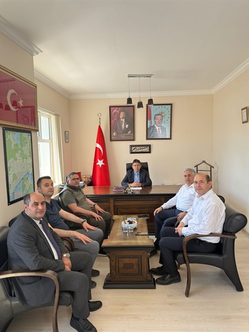Milli Parklar Genel Müdür Yardımcısı Paşa Evren BAYSA, Kaymakamımız Sayın Nurullah KAYA' yı Makamında Ziyaret Etti.