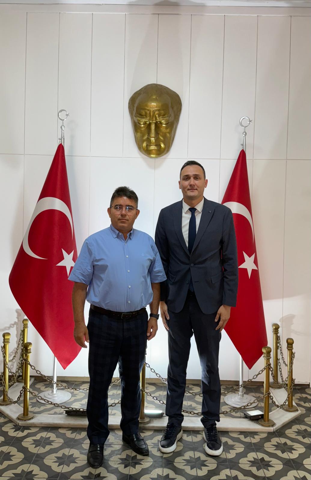 Kısa süre önce görevine başlayan Şekerbank Müdürü Celal GÜÇLÜOĞLU, Kaymakamımız Sayın Nurullah KAYA’yı makamında ziyaret etti.